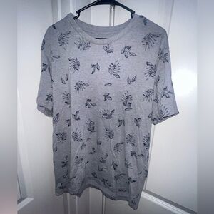 Grey Aeropostale leaf print tee